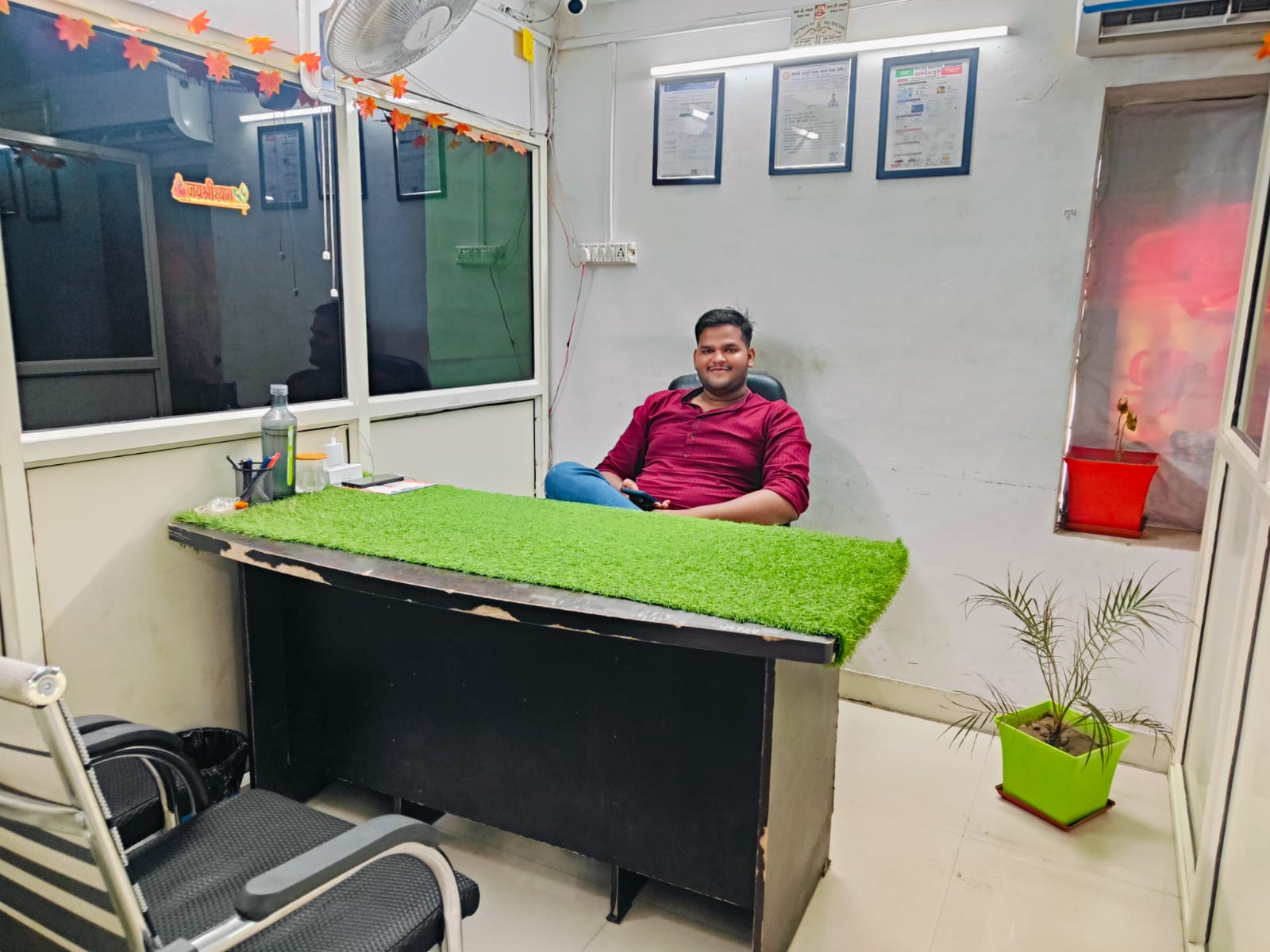 Loan advisor at his desk in the RightTime Finance office